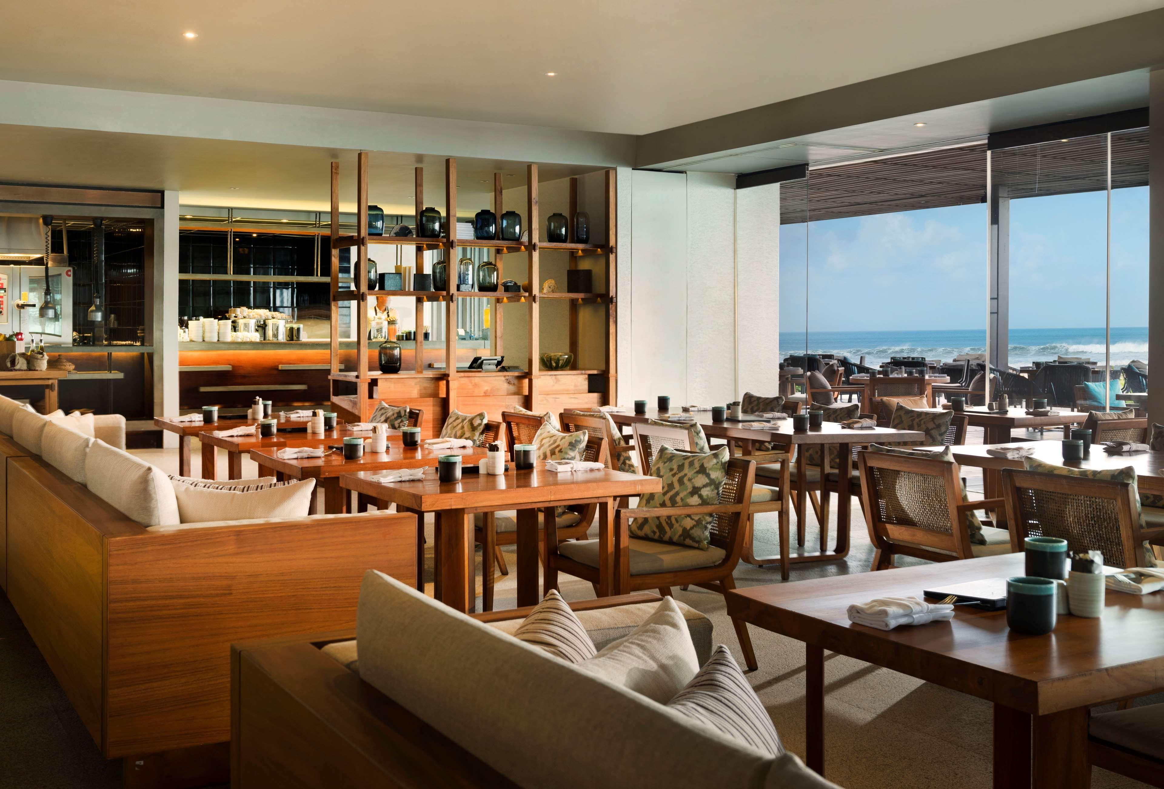 Alila Seminyak Hotel Exterior foto The restaurant at the Cape
