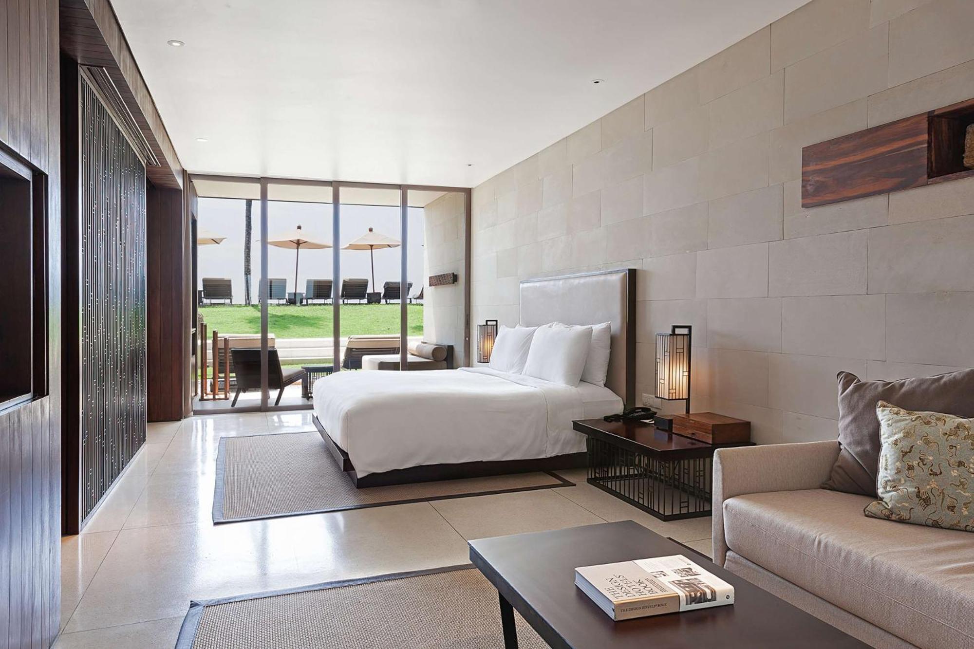 Alila Seminyak Hotel Exterior foto A guest room at The Westin Maldives