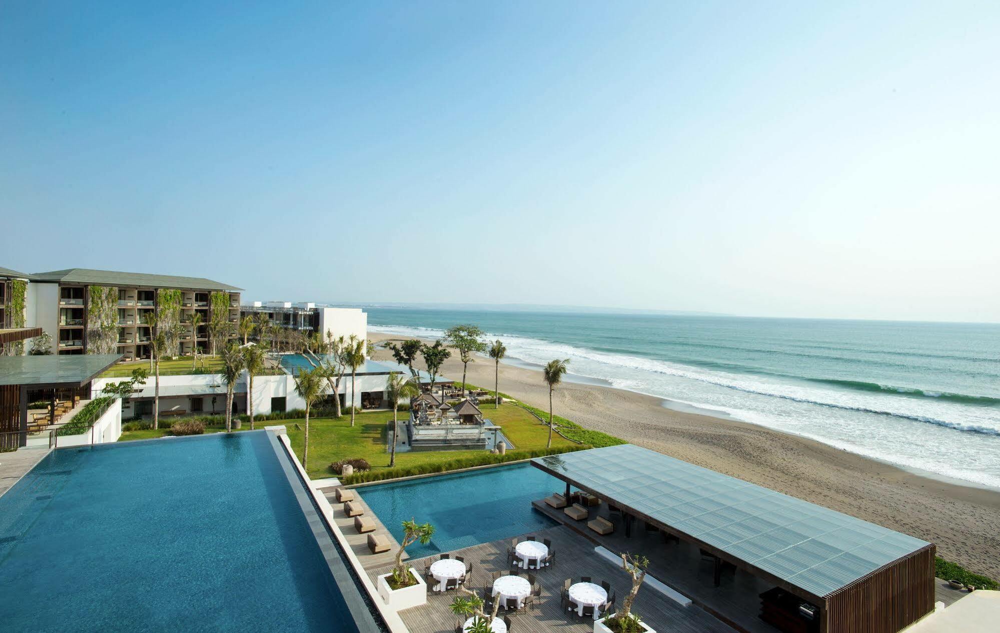 Alila Seminyak Hotel Exterior foto The beach at the hotel